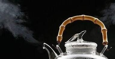 如何在没有熨斗的情况下烫衣服，又快又平整。