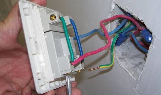 电插座滋滋响怎么回事