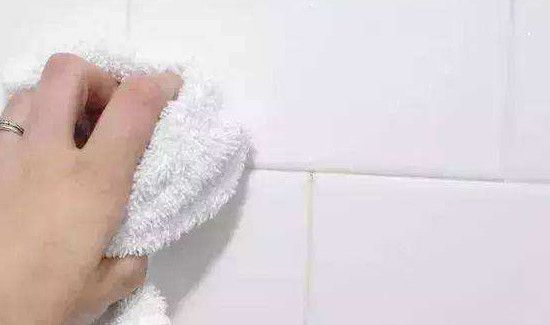 白墙上的双面胶怎么去掉