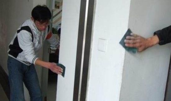 白墙上的污渍怎么去除