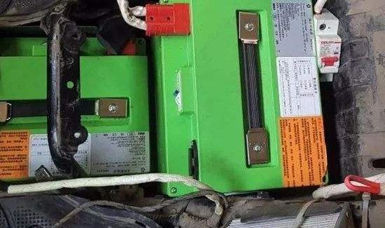 电瓶车充电器一闪一闪怎么回事