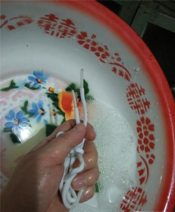 如何清洗鞋带而不伤害鞋带
