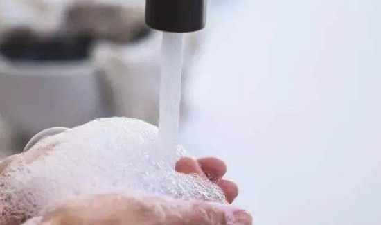 稀释酒精用什么水