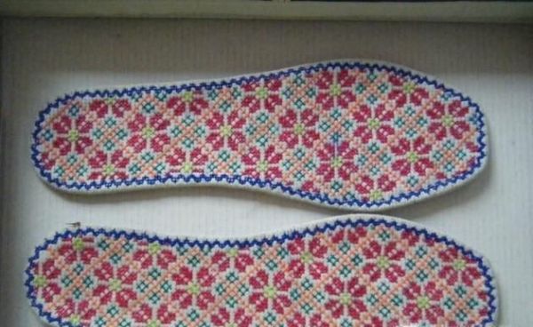 新买的鞋子刚穿上时合脚，越穿越大越变形怎么办