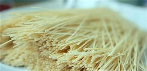 煮面条用热水还是冷水？