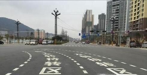 左转弯待转区什么时候可以进入