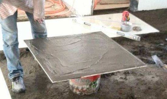 客厅地板砖怎么贴