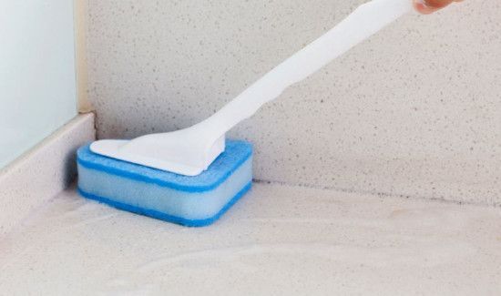 地板砖没留缝隙出现白色怎么处理