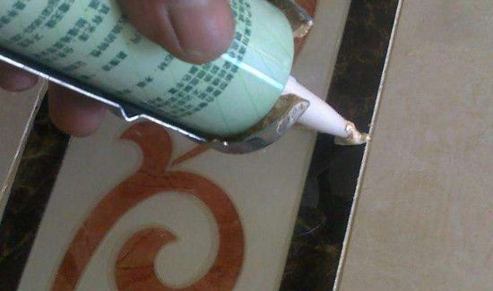 地板砖没留缝隙出现白色怎么处理