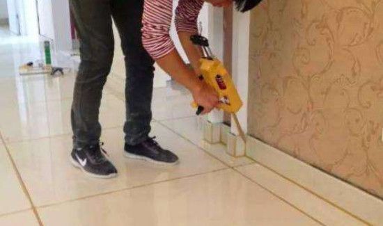 地板砖缝隙大如何处理