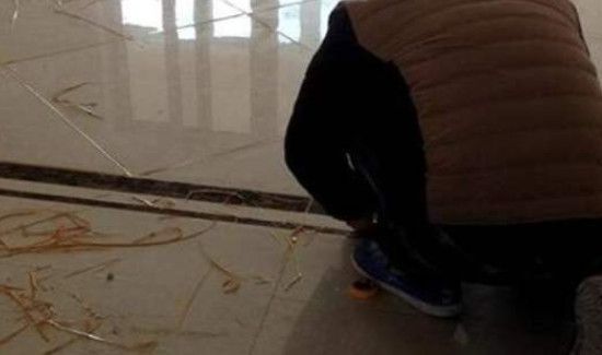 地板砖缝隙渗水怎么办