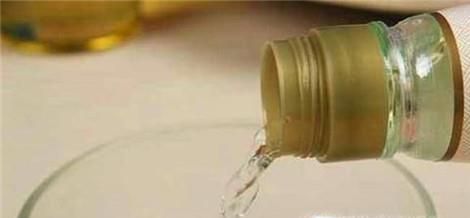 纯棉白色衣服染成红色了如何恢复