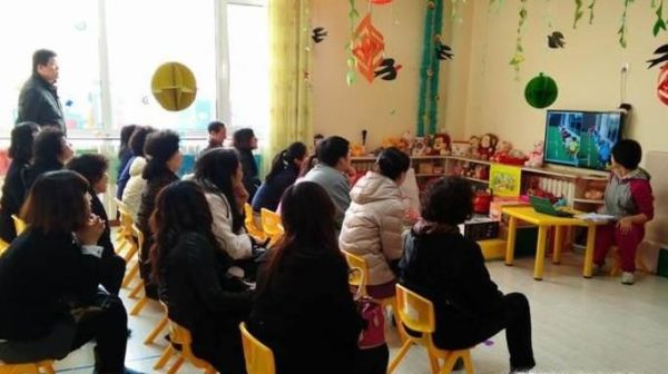 幼儿园老师怎样与家长沟通