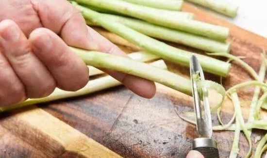 芦笋要削皮吗