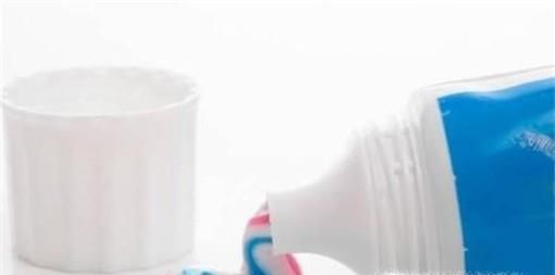 怎么洗掉油画颜料？