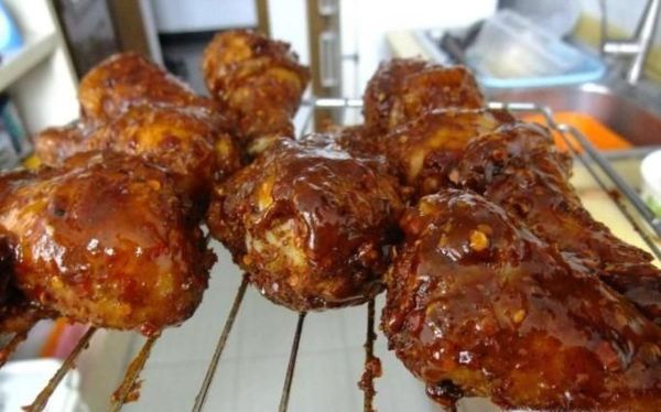 自制烤鸡肉串（含鸡腿剔骨方法）