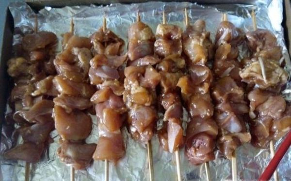 自制烤鸡肉串（含鸡腿剔骨方法）