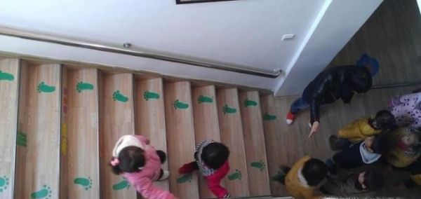 走光的秘密——夏季美眉们如何有效的避免走光