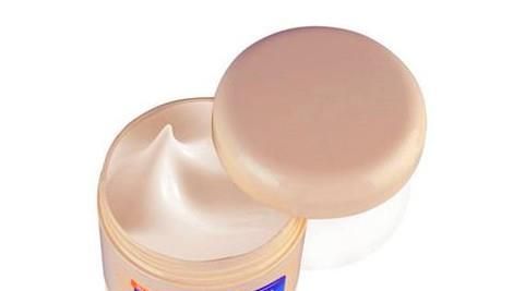 如何去除衣服或鞋子上的油漆