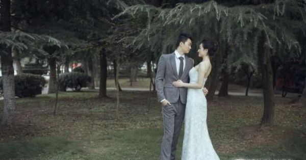 拍婚纱照怎么选衣服