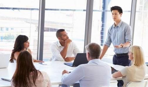 说话时总被别人打断怎么办？