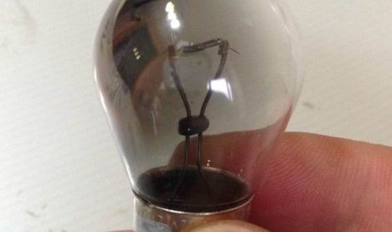 用久的灯泡变黑是什么现象