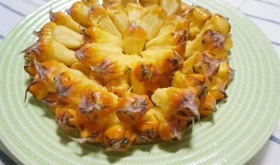 菠萝怎么掰着吃