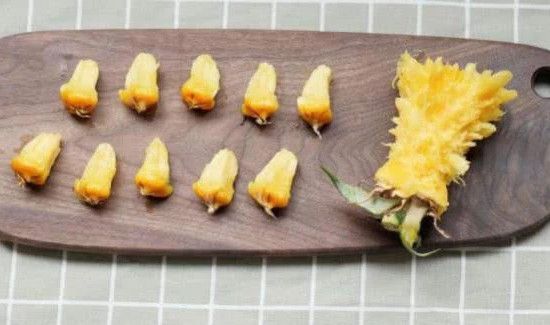 菠萝怎么掰着吃