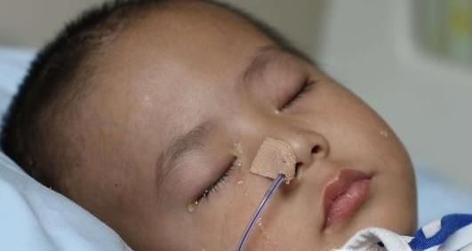 如何判断孩子食物中毒？又该如何进行家庭救治？