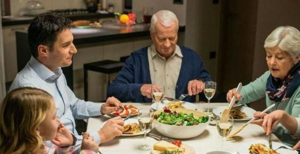 请客吃饭坐座位等学问（礼仪）