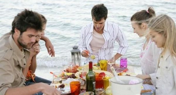 请客吃饭坐座位等学问（礼仪）