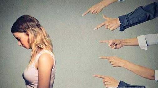 太在意别人的看法怎么办？