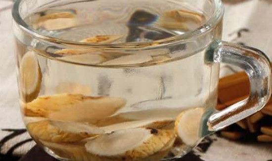 金银花和黄芪能一起泡水喝吗