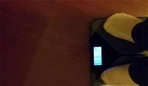 家用人体秤怎样更换纽扣电池