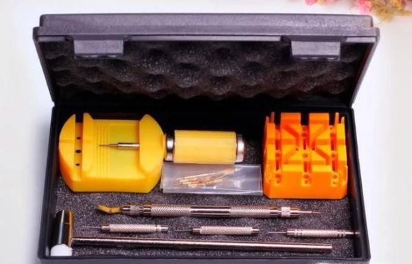 天梭表带怎么拆