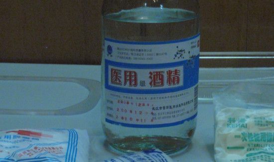 酒精对衣服有腐蚀性吗