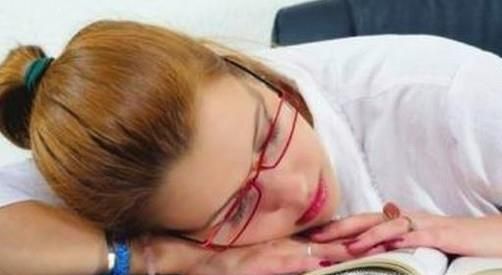 怎么解决吃完饭就特别困的情形？