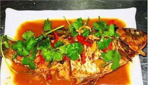 鲫鱼去除内脏和鱼鳃的小窍门（附两种吃法介绍）