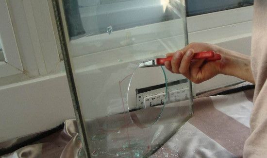 不拆下窗玻璃怎样才能割开