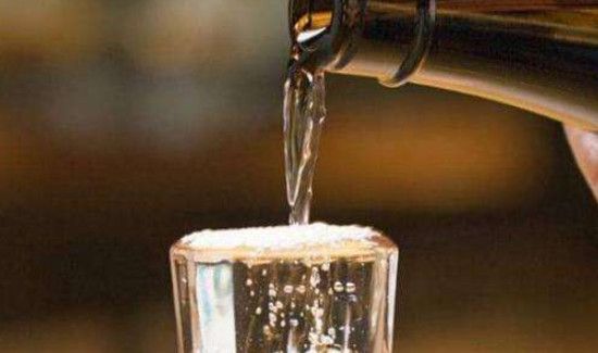 矿泉水瓶装白酒能放多久