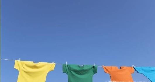 如何正确使用樟脑丸？衣服有樟脑丸味道怎么办？