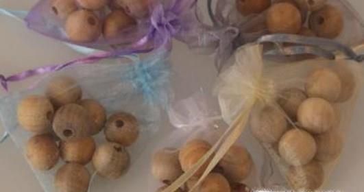 如何正确使用樟脑丸？衣服有樟脑丸味道怎么办？