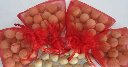 如何正确使用樟脑丸？衣服有樟脑丸味道怎么办？