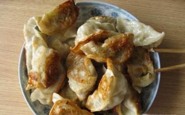冰冻水饺怎么煎 速冻水饺能直接炸着吃吗?