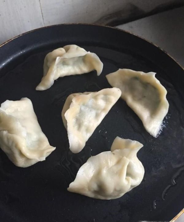 冰冻水饺怎么煎 速冻水饺能直接炸着吃吗?