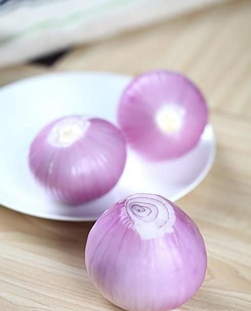 怎么办眼睫毛进眼睛里出不来了