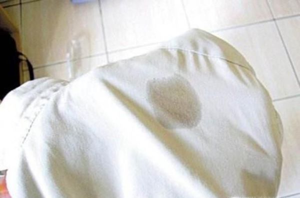 白衣服去污渍妙招 超实用