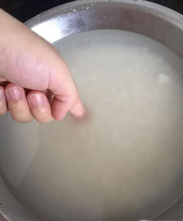 老年人怎样用蒸锅蒸大米饭