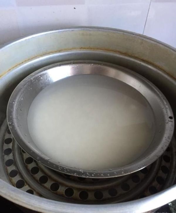 老年人怎样用蒸锅蒸大米饭