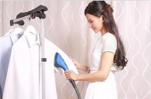 家里没有熨斗想熨衣服怎么办?